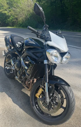 ����� �� �������� �� Triumph Street Triple 675 R (2012)