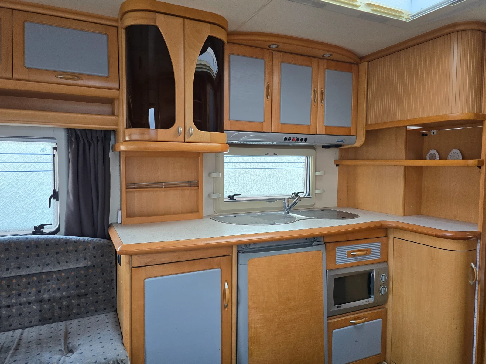 Каравана Hobby, снимка 10 - Каравани и кемпери - 53927233