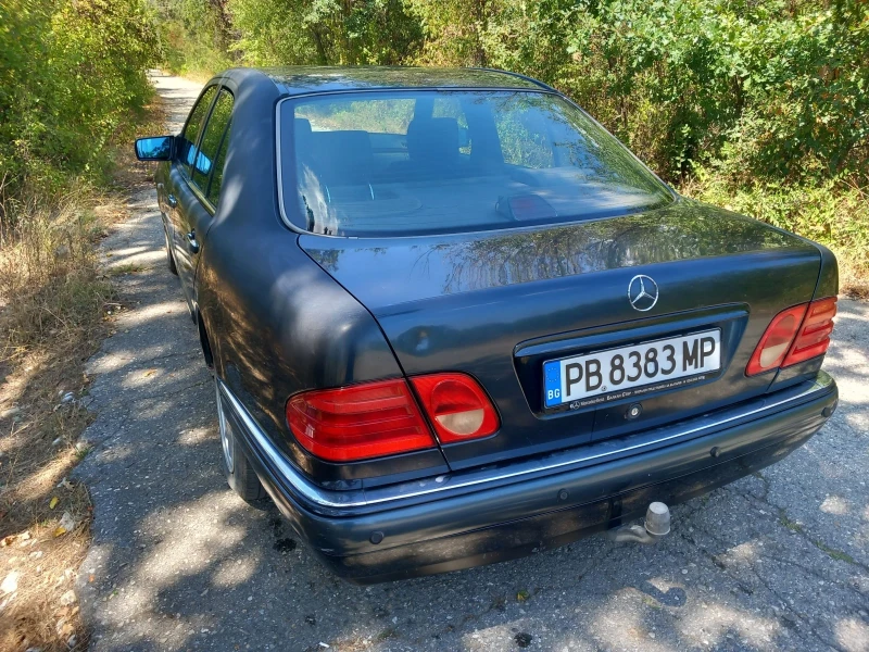 Mercedes-Benz E 300, снимка 3 - Автомобили и джипове - 47384969