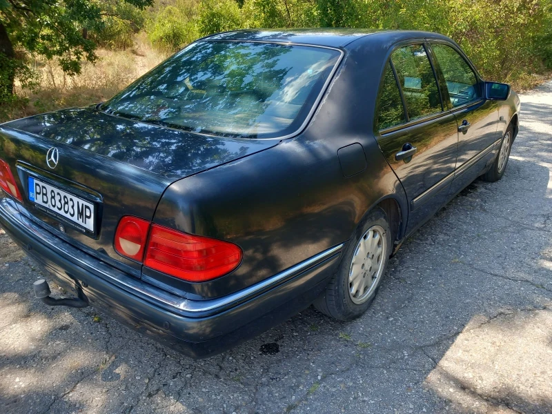 Mercedes-Benz E 300, снимка 4 - Автомобили и джипове - 47384969