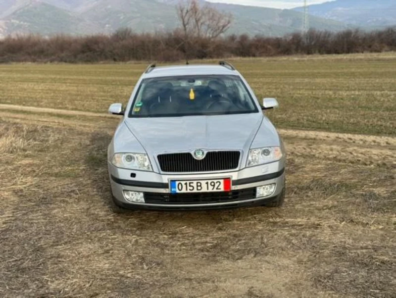 Skoda Octavia 2.0i, снимка 2 - Автомобили и джипове - 48417875