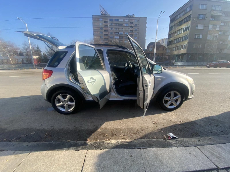 Suzuki SX4, снимка 8 - Автомобили и джипове - 48607920