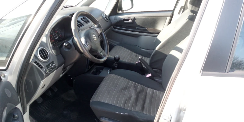 Suzuki SX4, снимка 9 - Автомобили и джипове - 48607920