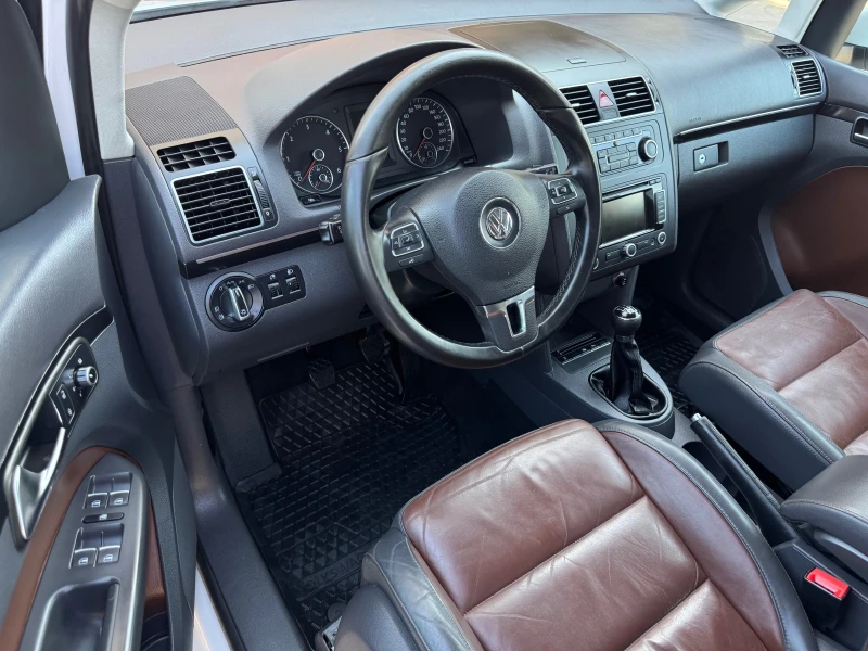 VW Touran 2.0TDI* R-LINE* NAVI* 7 МЕСТА* МУЛТИ ВОЛАН* ЛИЗИНГ, снимка 15 - Автомобили и джипове - 51367018