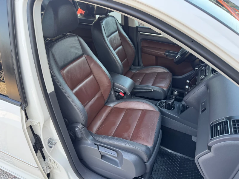 VW Touran 2.0TDI* R-LINE* NAVI* 7 МЕСТА* МУЛТИ ВОЛАН* ЛИЗИНГ, снимка 11 - Автомобили и джипове - 51367018