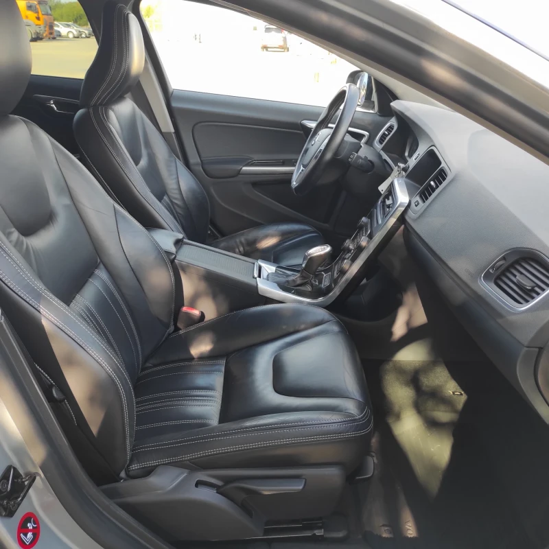 Volvo V60 Plug in hybrid , снимка 12 - Автомобили и джипове - 52407100