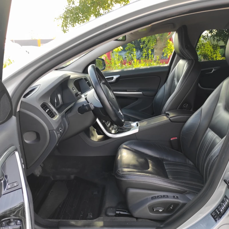 Volvo V60 Plug in hybrid , снимка 13 - Автомобили и джипове - 52407100