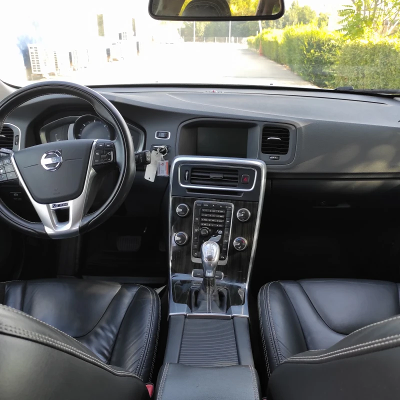 Volvo V60 Plug in hybrid , снимка 11 - Автомобили и джипове - 52407100