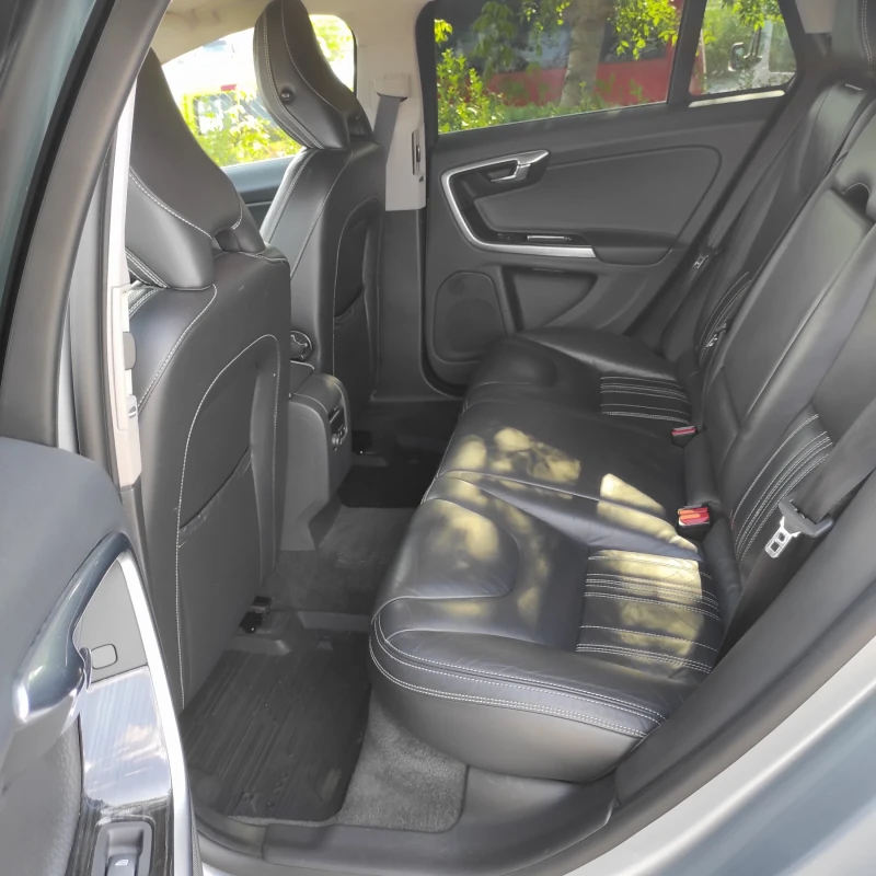 Volvo V60 Plug in hybrid , снимка 10 - Автомобили и джипове - 52407100