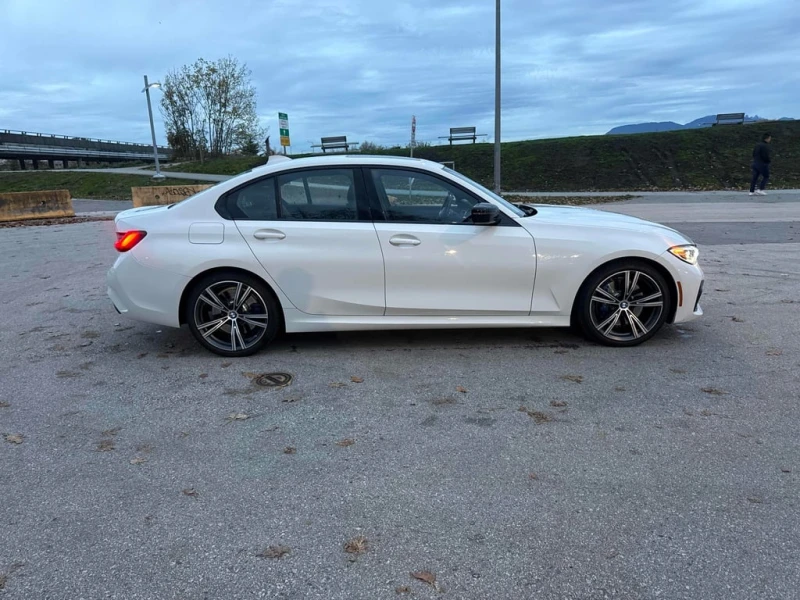 BMW 330 * 330i xDrive Sedan * CARFAX * ЦЕНА ДО БГ, снимка 3 - Автомобили и джипове - 52906194