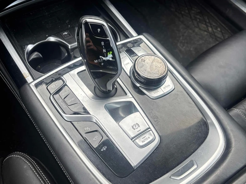BMW 750 * 750Li xDrive * CARFAX * ЦЕНА ДО БГ, снимка 11 - Автомобили и джипове - 53163340