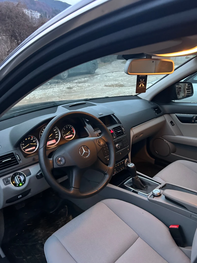 Mercedes-Benz C 200, снимка 9 - Автомобили и джипове - 53293439