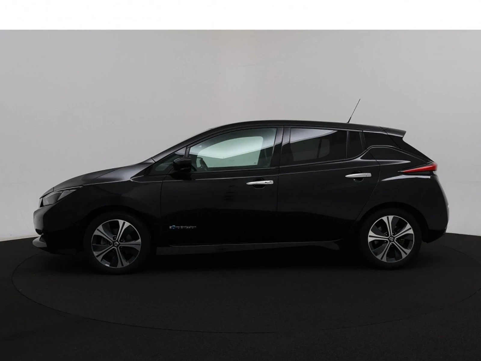 Nissan Leaf  Premium 40kwh - изображение 5