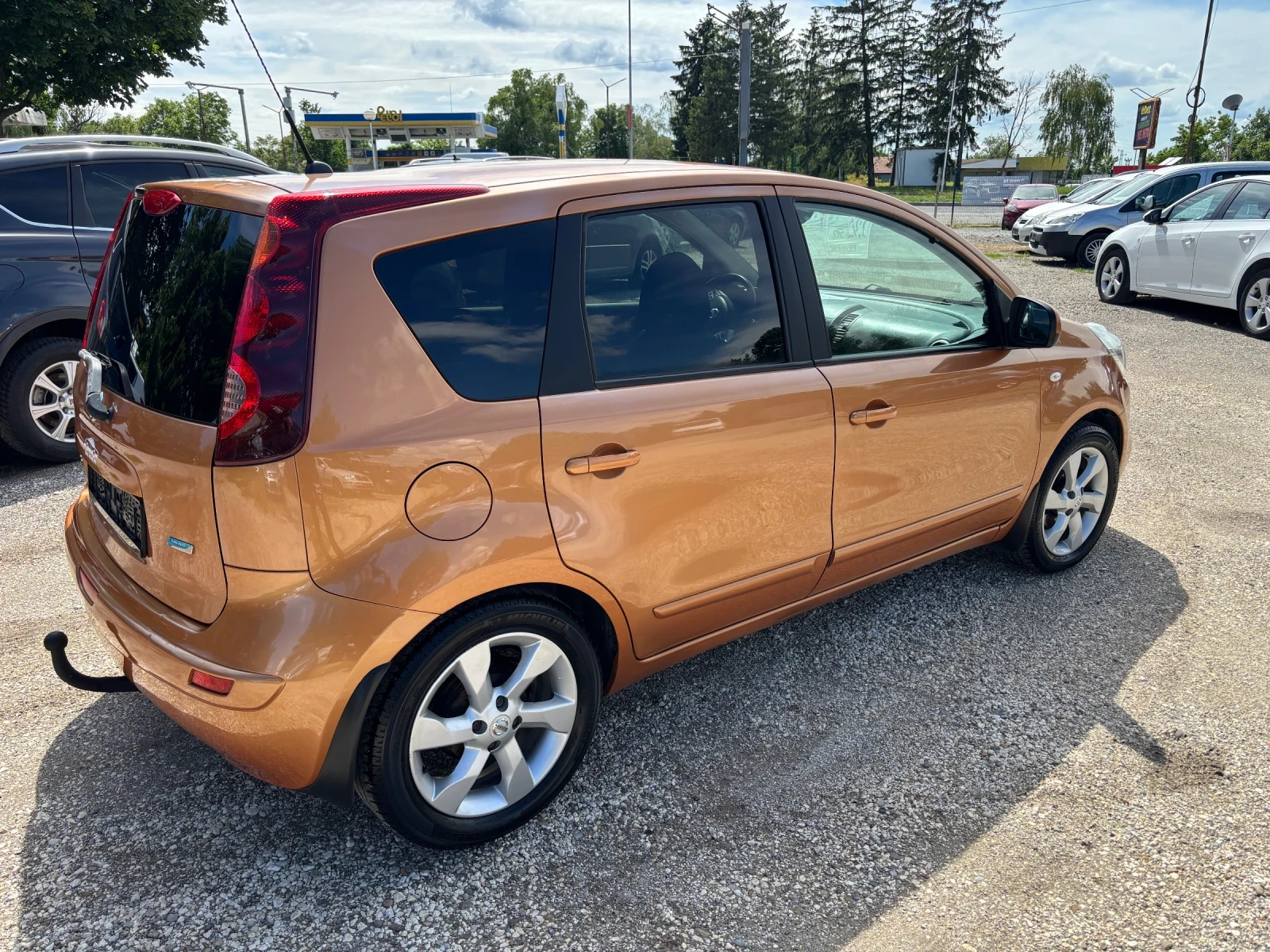 Nissan Note 2010+ 1.4+ ФЕЙС+ З.ГУМИ+ НАВИ+ КАТО НОВ - изображение 4