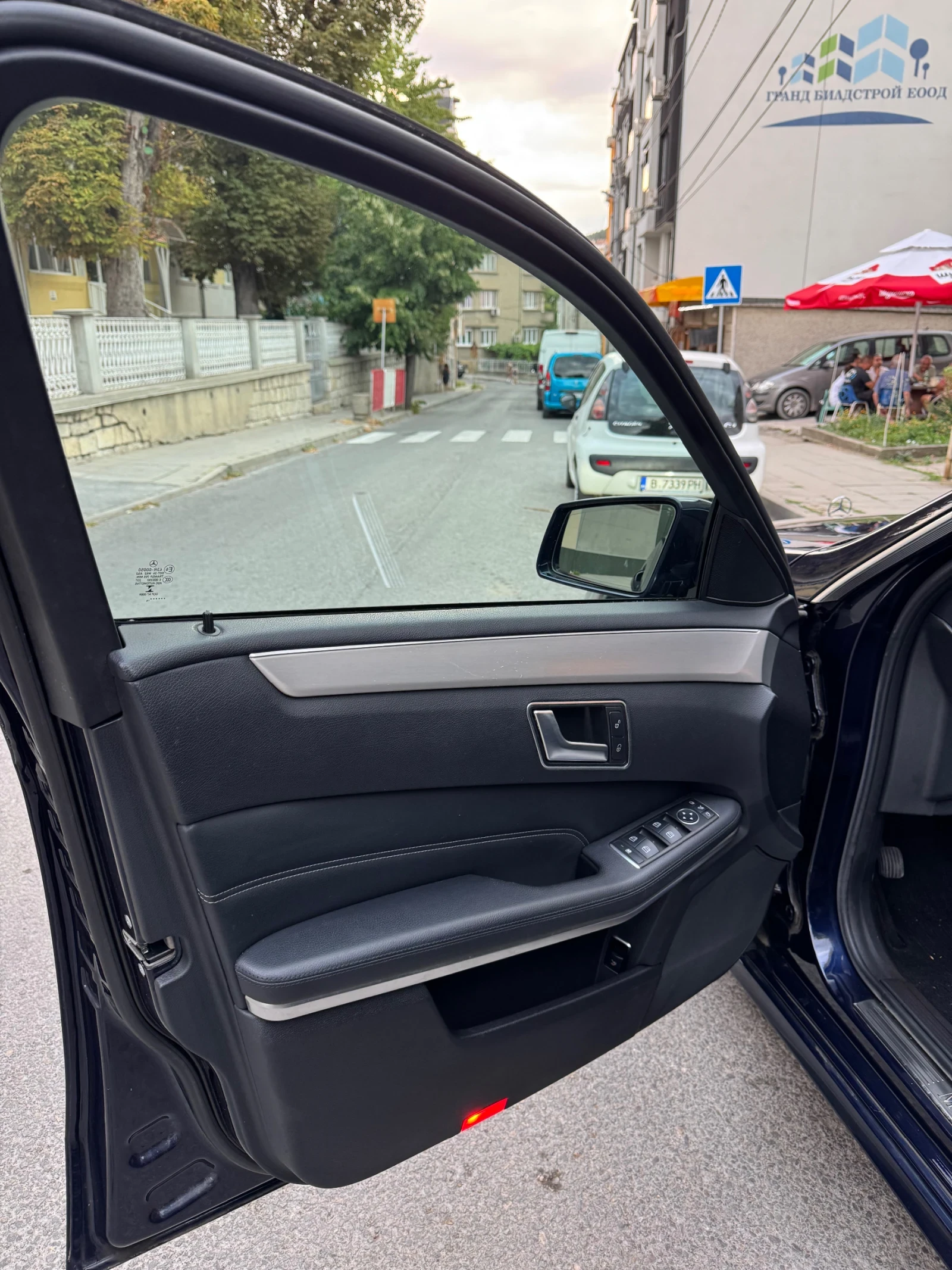 Mercedes-Benz E 200 86000km РЕАЛНА - изображение 9
