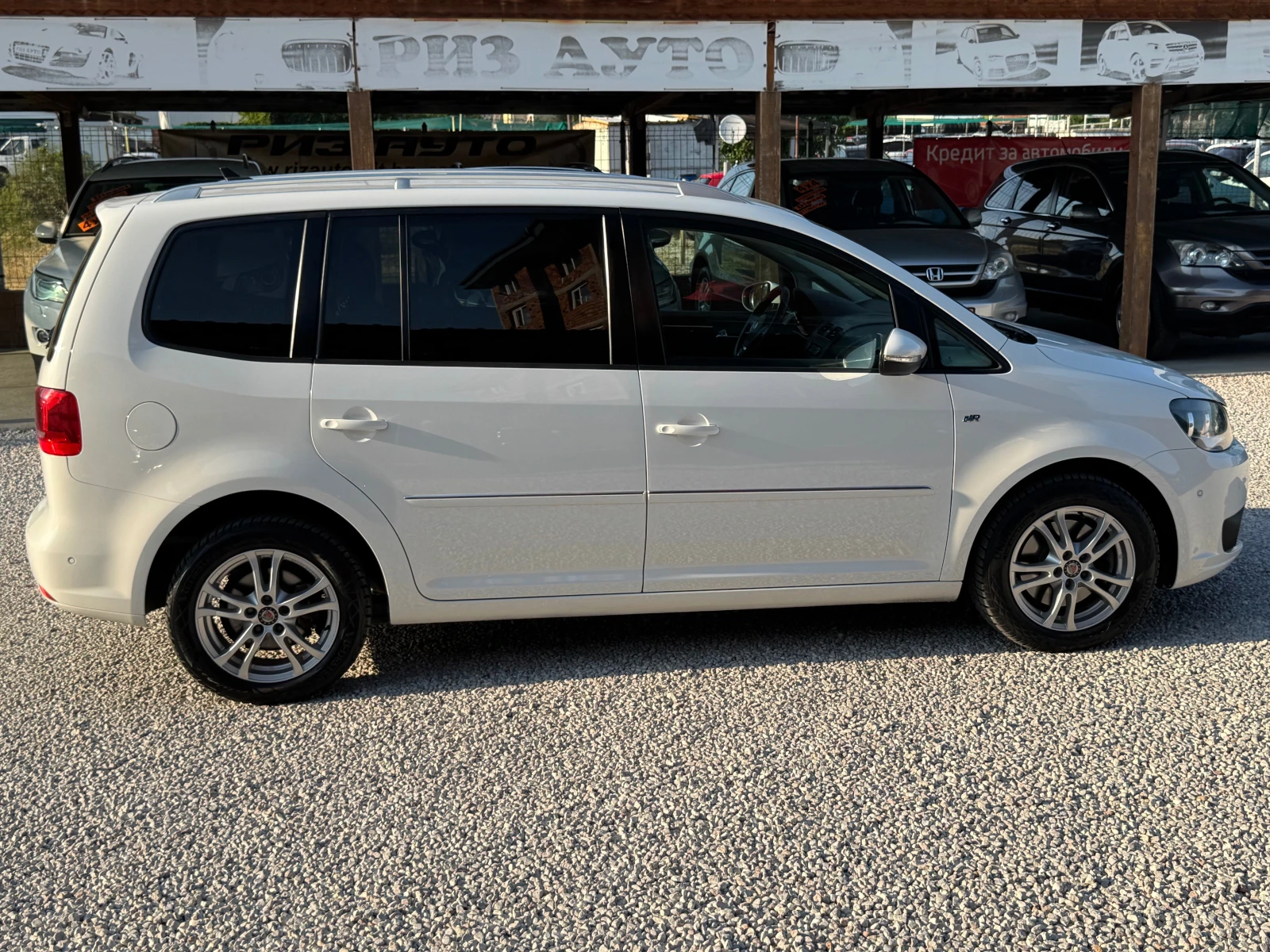 VW Touran 2.0TDI* R-LINE* NAVI* 7MESTA* LIZING - изображение 4