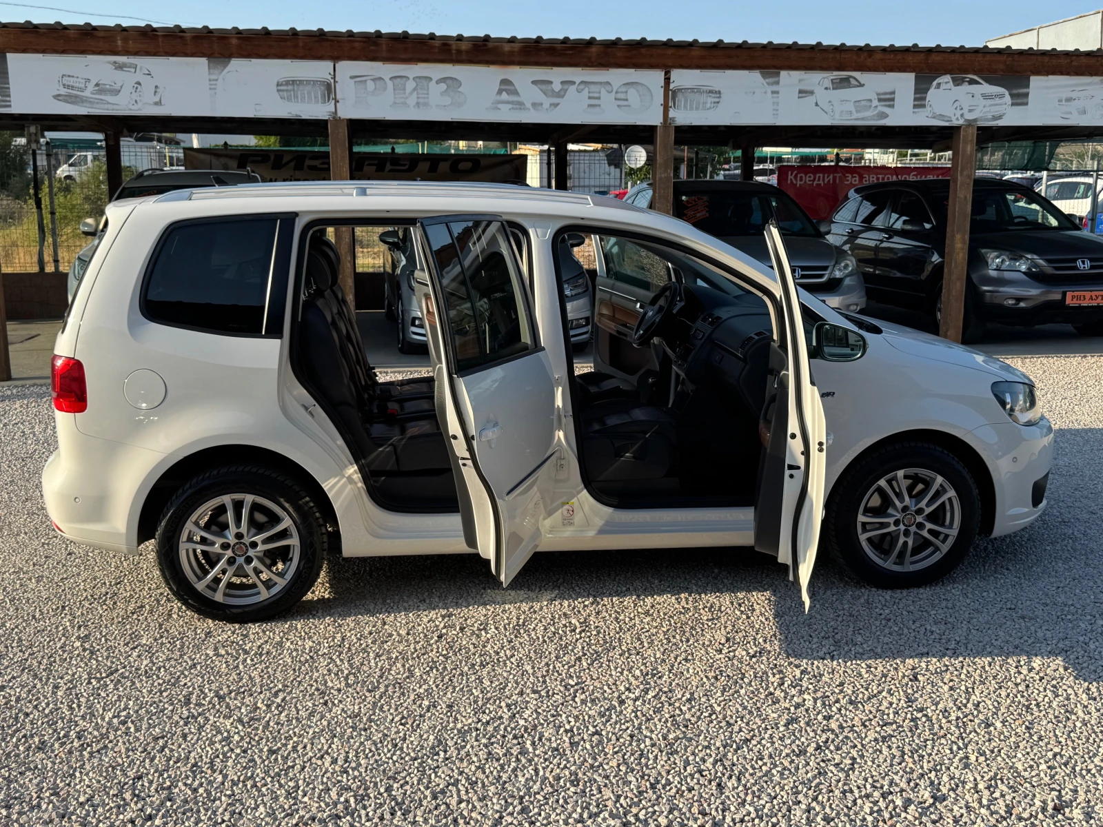 VW Touran 2.0TDI* R-LINE* NAVI* 7MESTA* LIZING - изображение 6