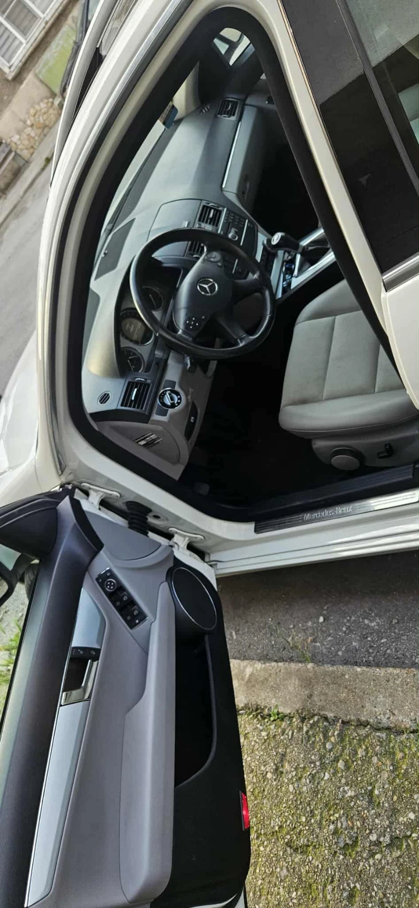 Mercedes-Benz C 320  - изображение 4