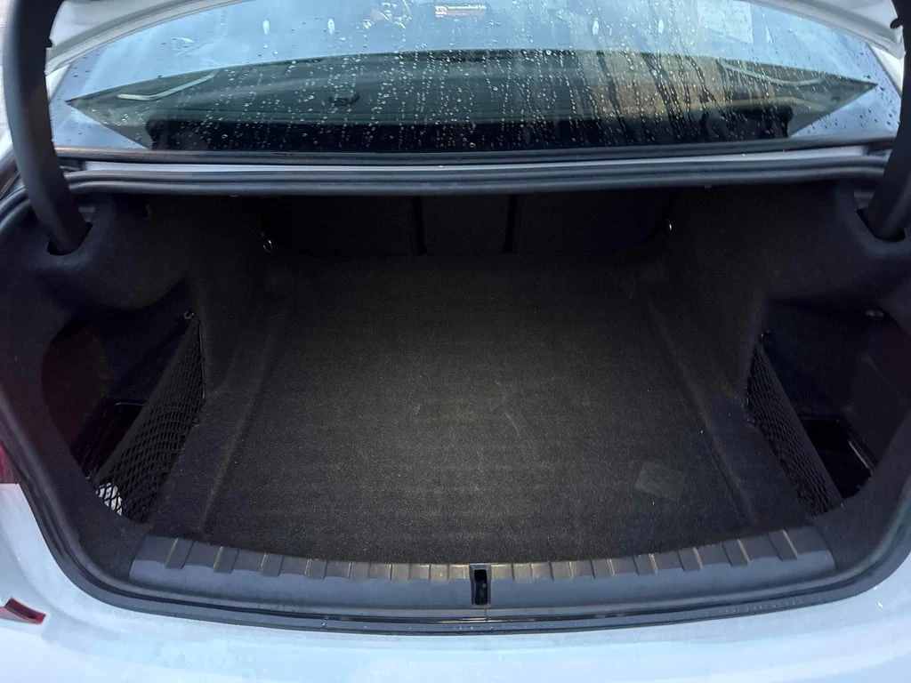 BMW 330 * 330i xDrive Sedan * CARFAX * ���� �� �� | Mobile.bg � ����������� 11