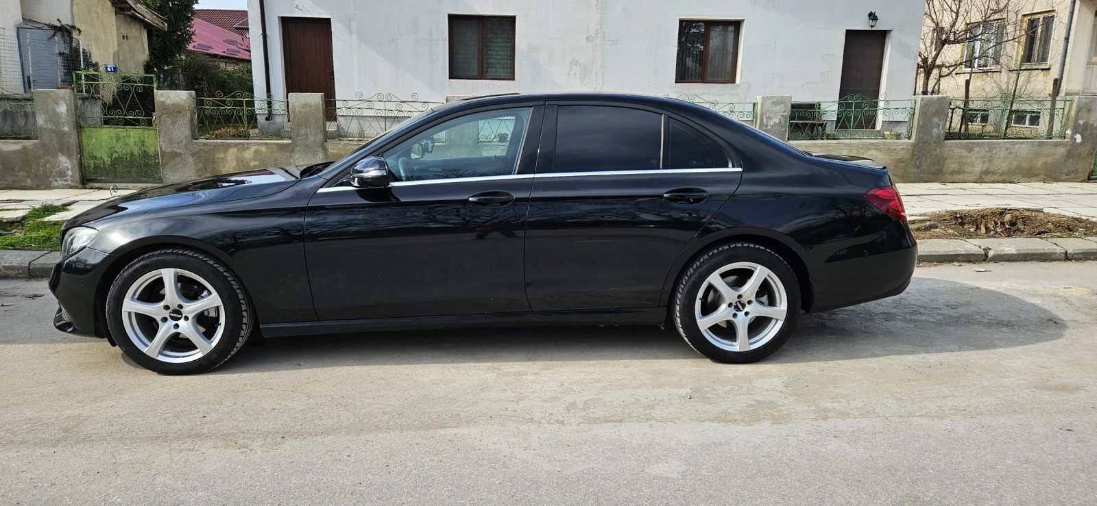 Mercedes-Benz E 220 W213, снимка 4 - Автомобили и джипове - 53721857