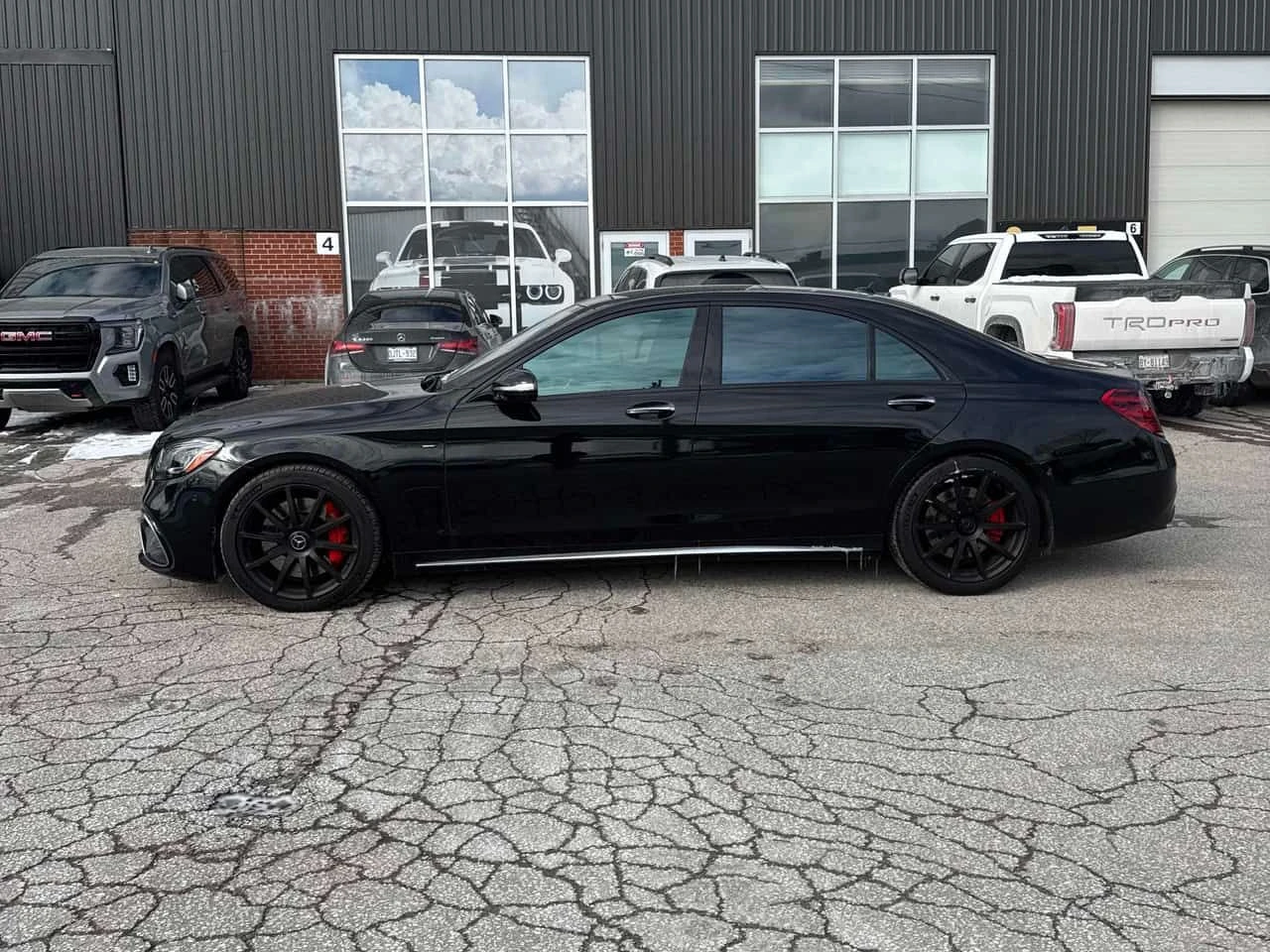 Mercedes-Benz S 63 AMG/ДИСТРОНИК/МАСАЖИ/HUD/ОБДУХВАНЕ, снимка 3 - Автомобили и джипове - 53891513