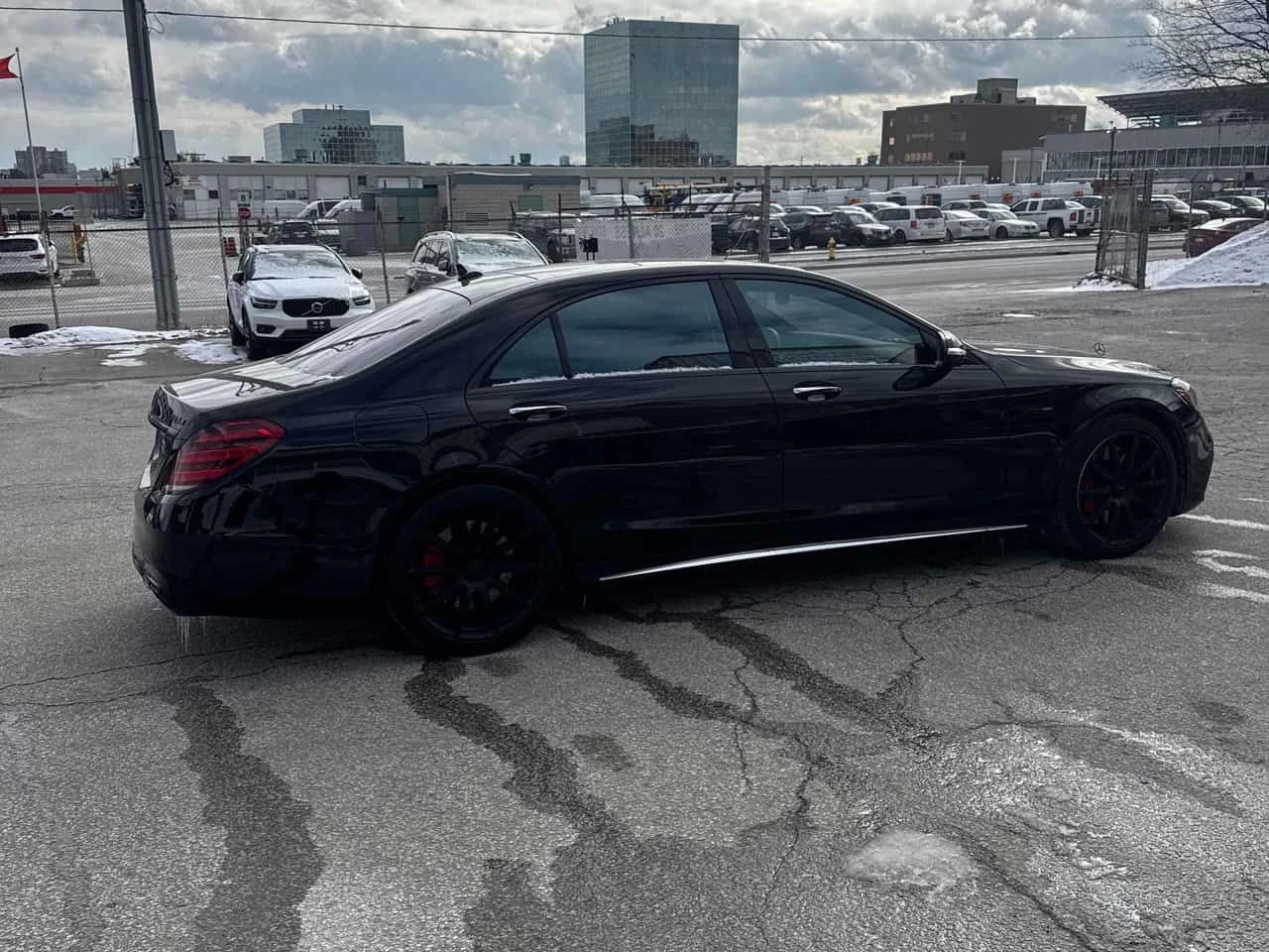 Mercedes-Benz S 63 AMG/ДИСТРОНИК/МАСАЖИ/HUD/ОБДУХВАНЕ, снимка 4 - Автомобили и джипове - 53891513