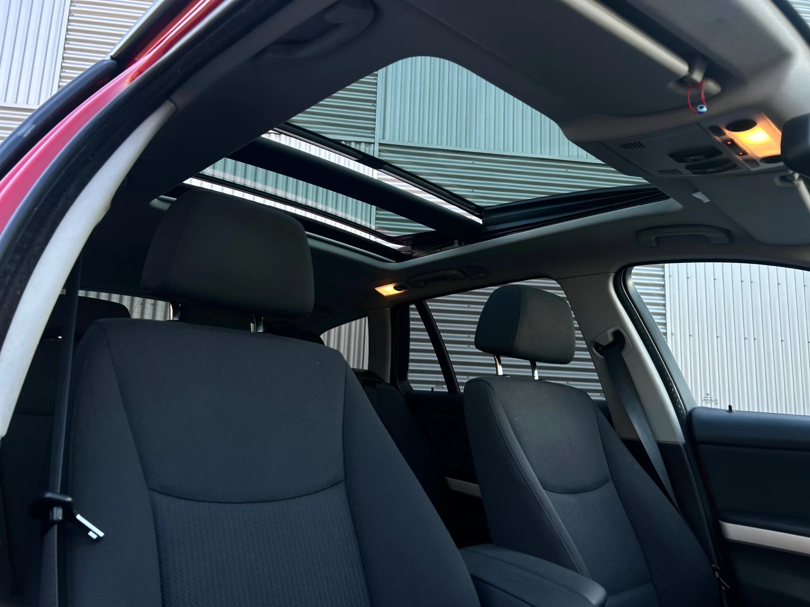 BMW 318 E91 FACELIFT, снимка 8 - Автомобили и джипове - 54168413