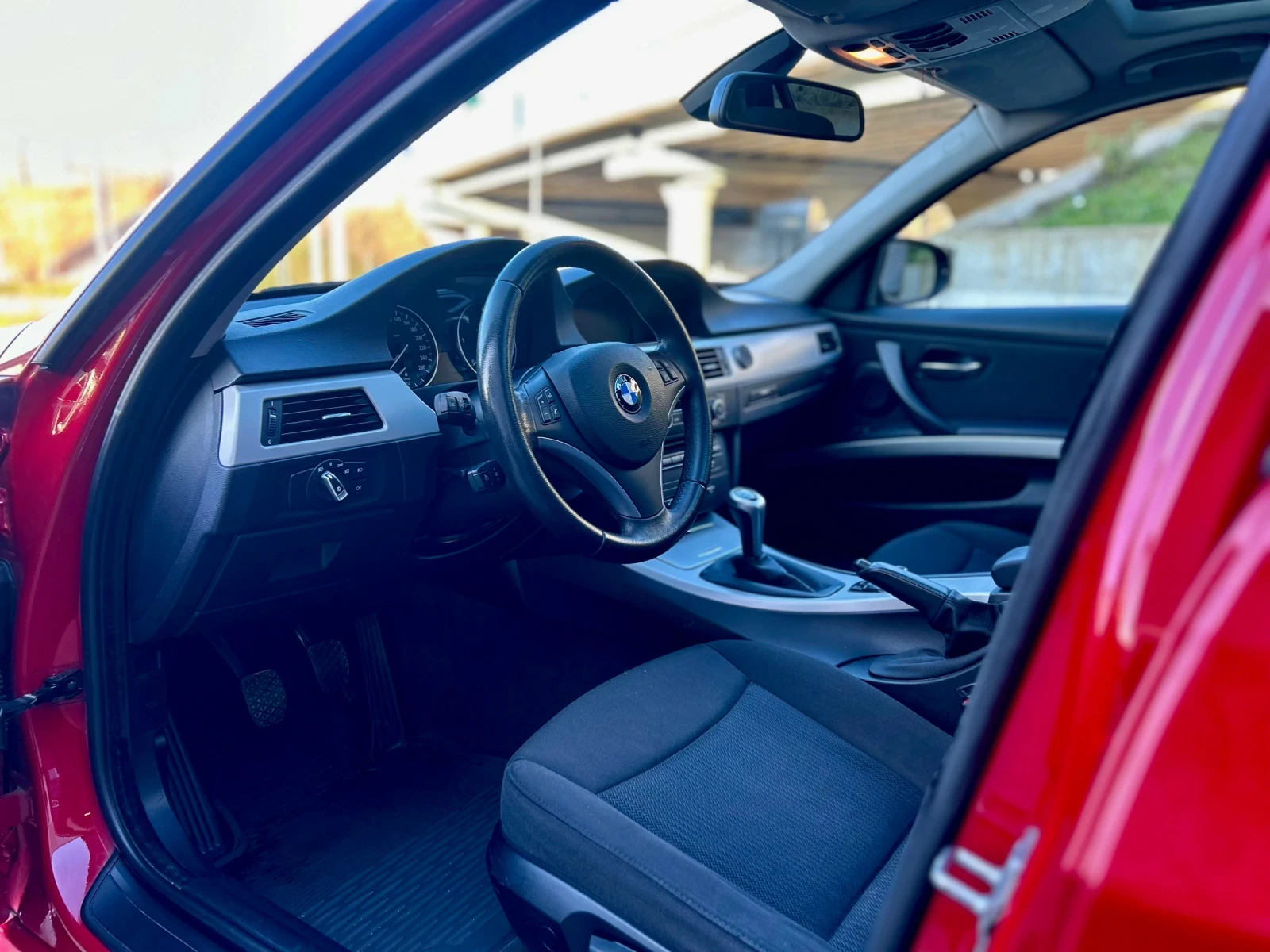 BMW 318 E91 FACELIFT, снимка 5 - Автомобили и джипове - 54168413