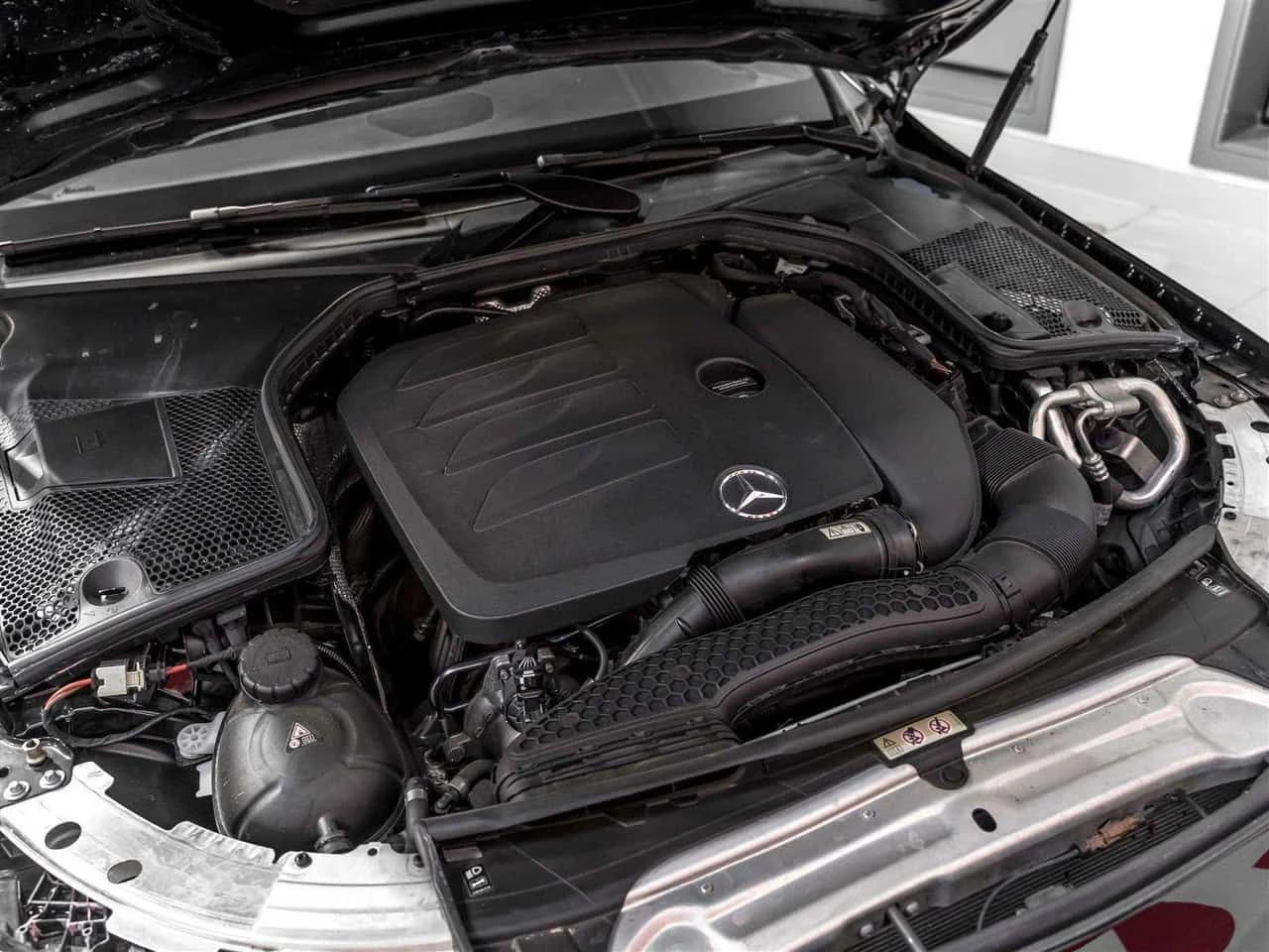 Mercedes-Benz C 300 * CARFAX * ЦЕНА ДО БГ, снимка 13 - Автомобили и джипове - 54421992