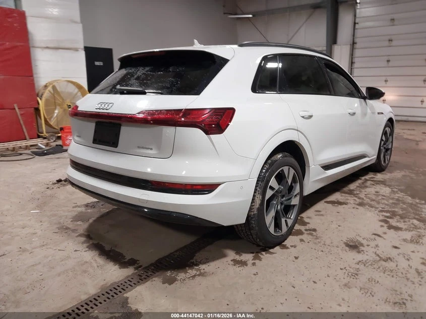 Audi E-Tron Premium Quattro, снимка 4 - Автомобили и джипове - 54769811