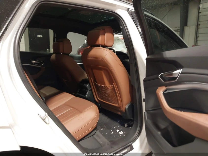 Audi E-Tron Premium Quattro, снимка 8 - Автомобили и джипове - 54769811