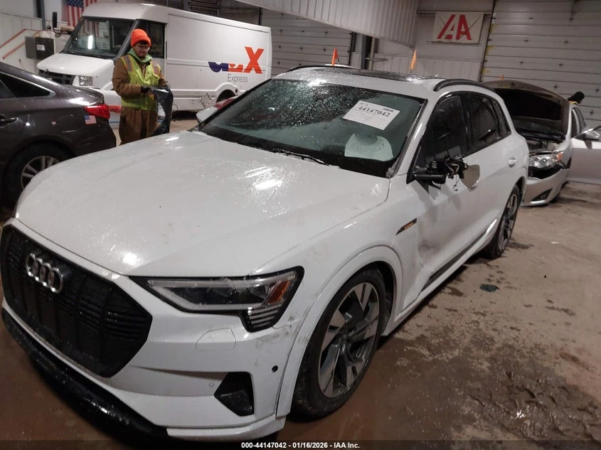 Audi E-Tron Premium Quattro, снимка 2 - Автомобили и джипове - 54769811