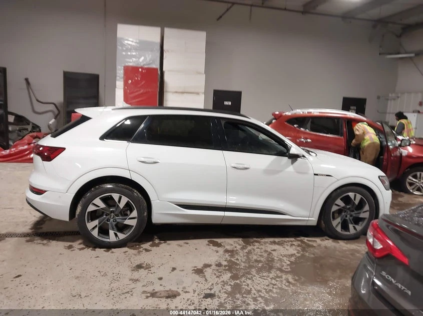 Audi E-Tron Premium Quattro, снимка 13 - Автомобили и джипове - 54769811