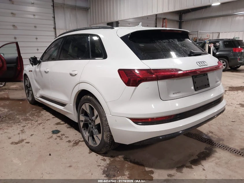 Audi E-Tron Premium Quattro, снимка 3 - Автомобили и джипове - 54769811