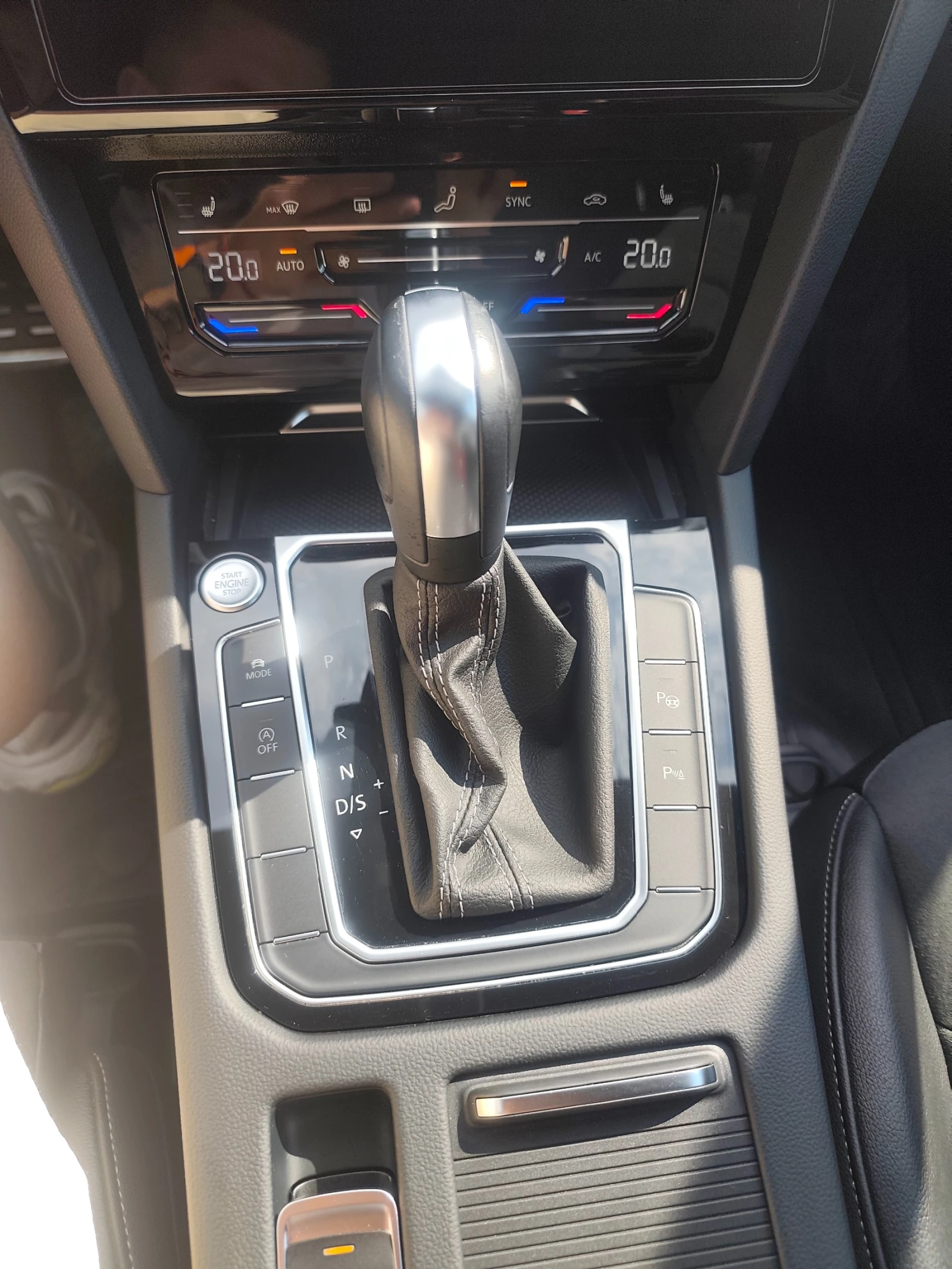 VW Arteon R-Line 4Motion, снимка 14 - Автомобили и джипове - 54948420
