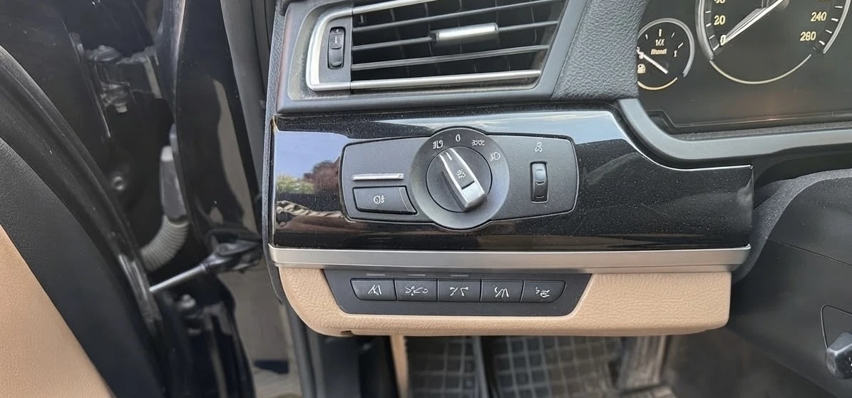 BMW 740 M pack / 8ZF/CarPlay, снимка 13 - Автомобили и джипове - 56149302