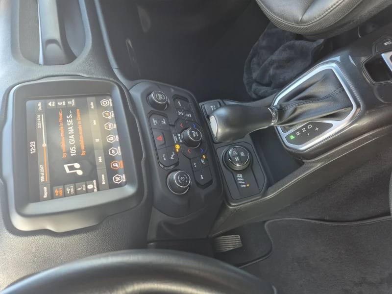 Jeep Renegade, снимка 9 - Автомобили и джипове - 52643886