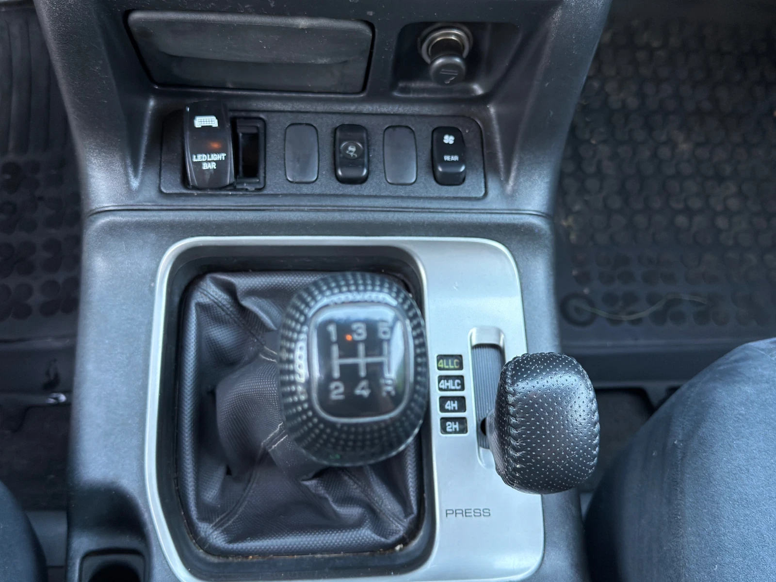 Mitsubishi Pajero 3* 3.2DID* 6+ 1* МЕХАНИЧНА ПОМПА * , снимка 13 - Автомобили и джипове - 54692324
