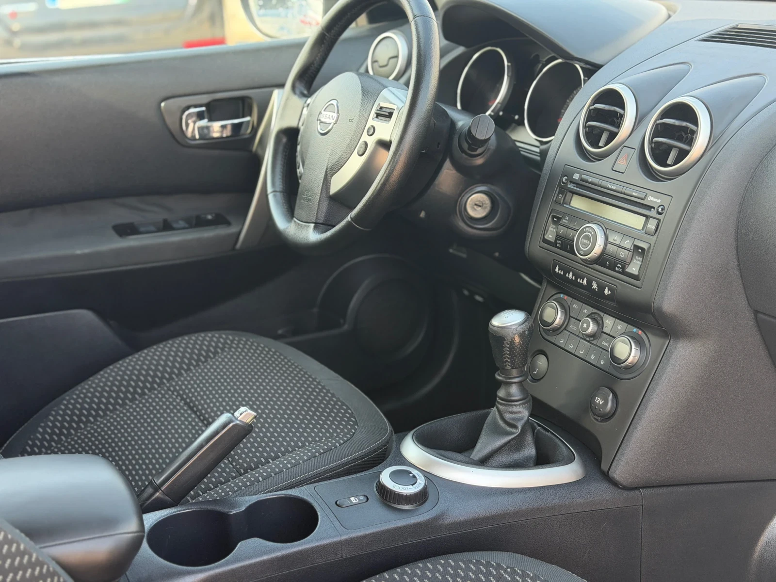 Nissan Qashqai 2.0 DCI 4x4, снимка 8 - Автомобили и джипове - 55830557