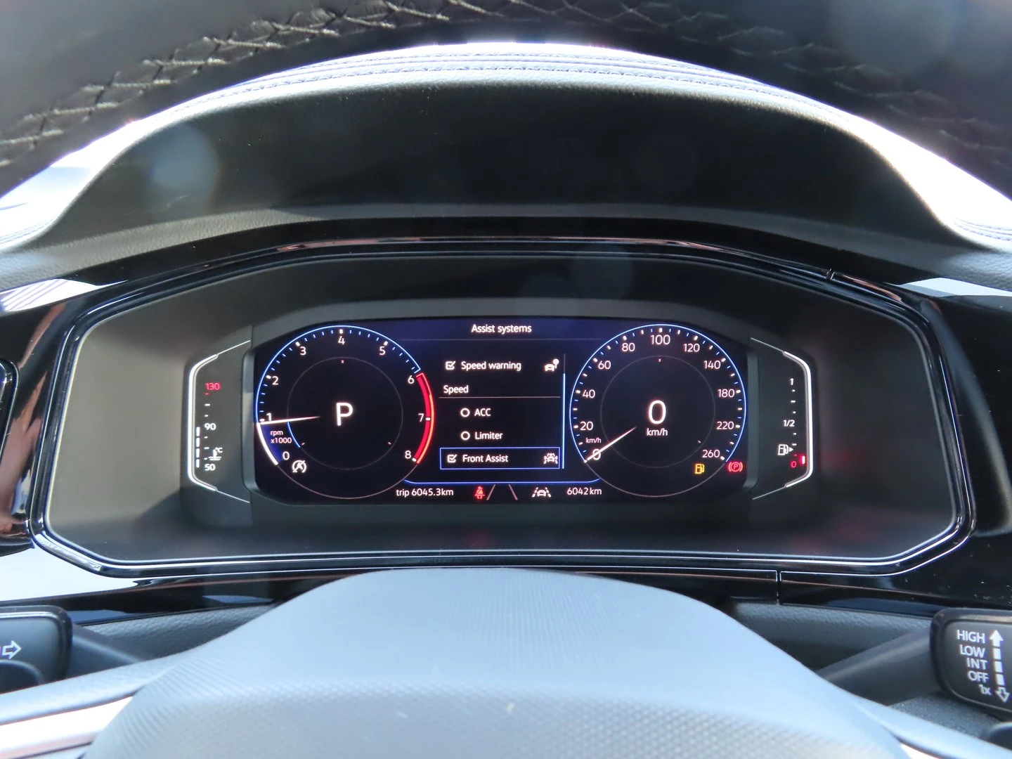 VW T-Roc, снимка 13 - Автомобили и джипове - 56420407