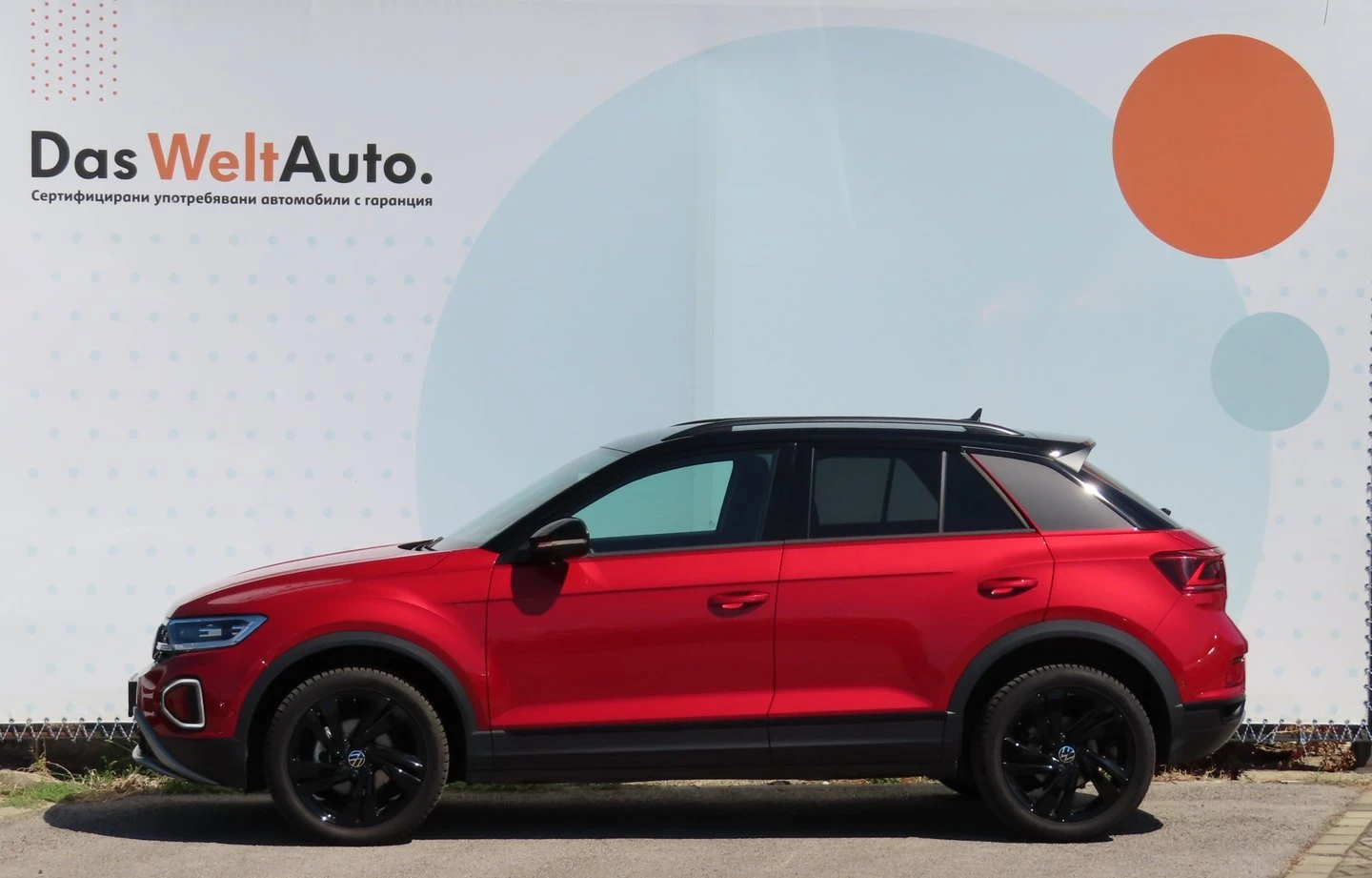 VW T-Roc, снимка 2 - Автомобили и джипове - 56420407