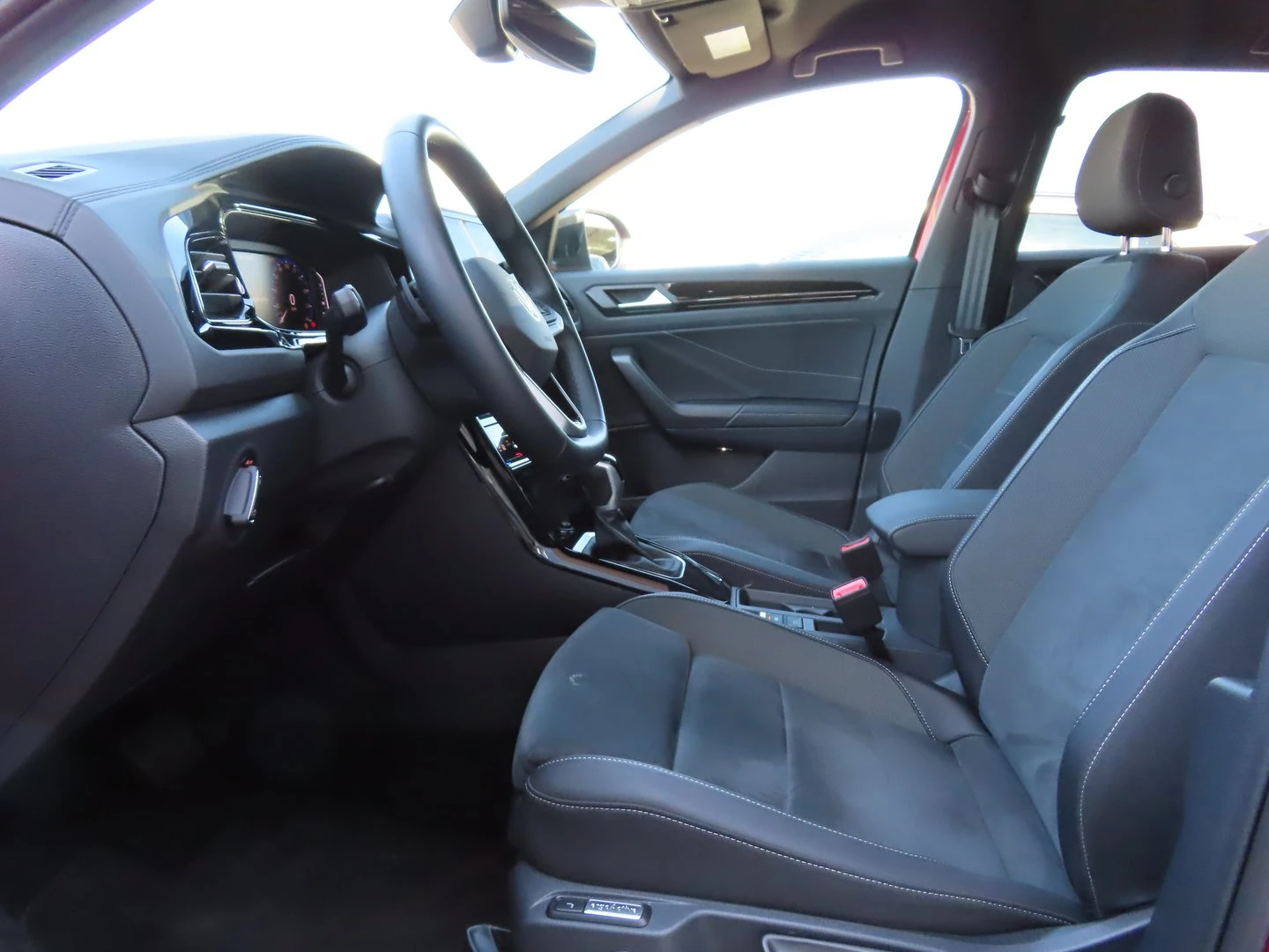 VW T-Roc, снимка 5 - Автомобили и джипове - 56420407