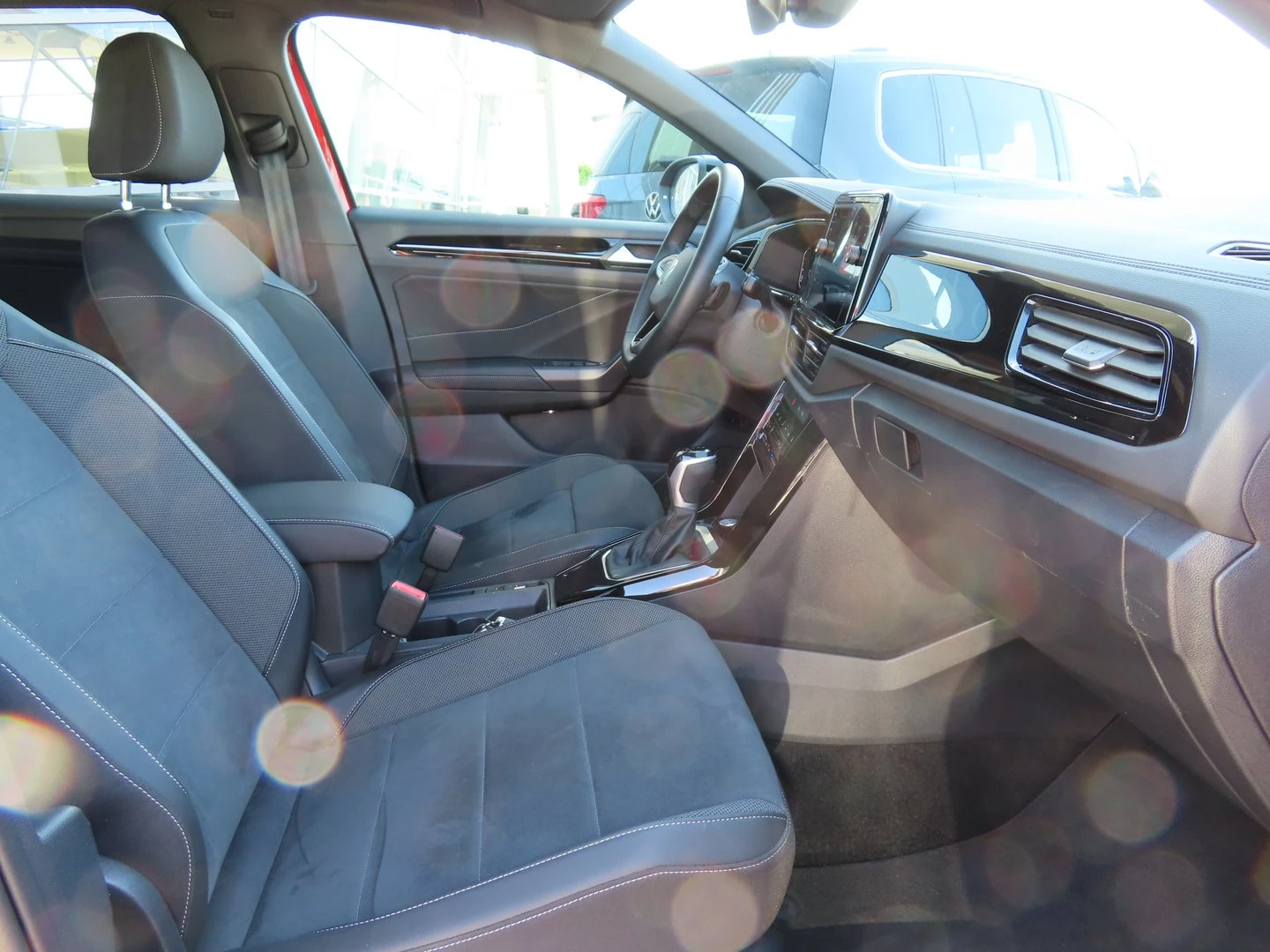 VW T-Roc, снимка 7 - Автомобили и джипове - 56420407
