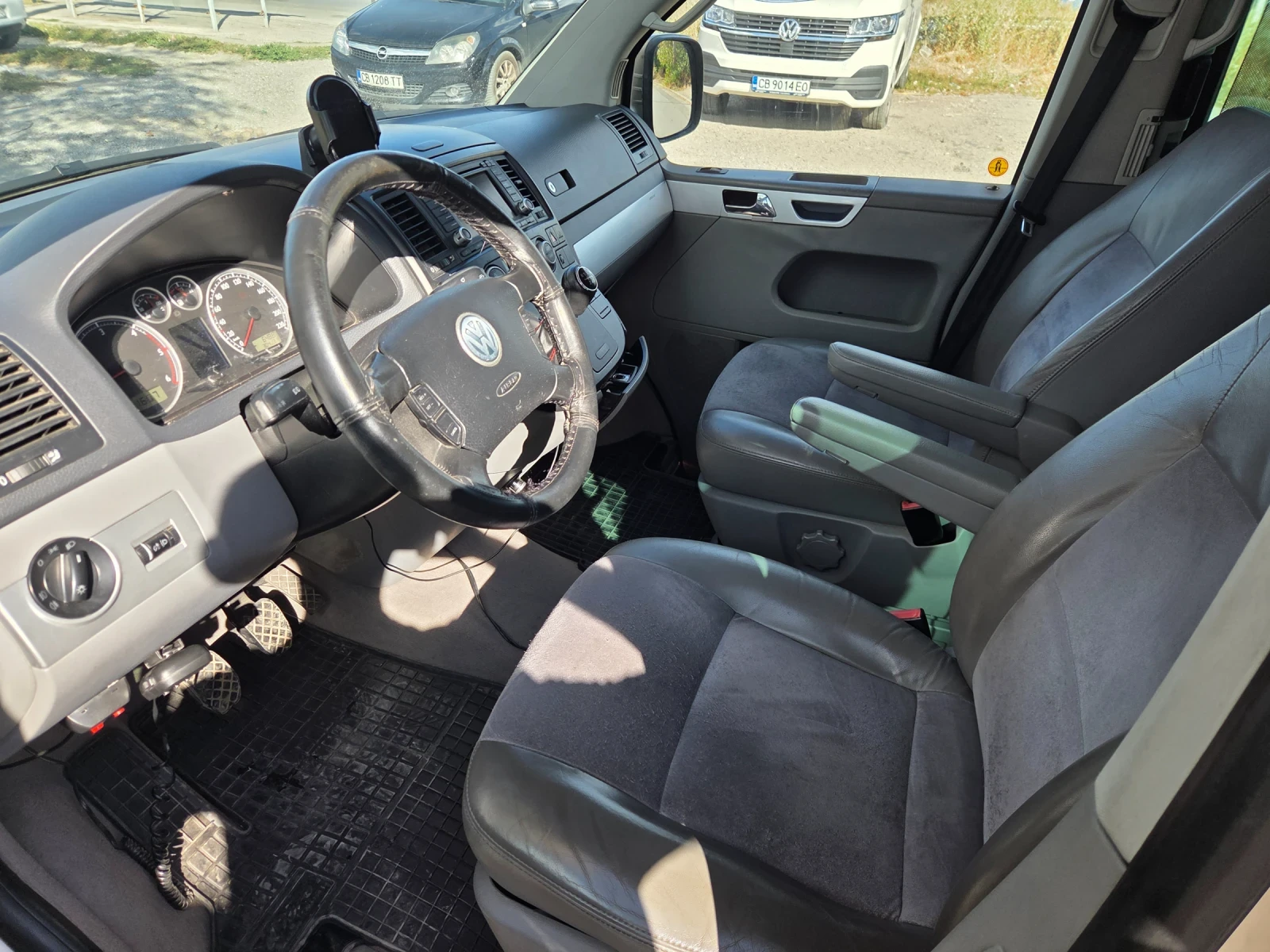 VW Multivan 2, 500TDI HIGHLINE EURO4, снимка 7 - Бусове и автобуси - 56221755