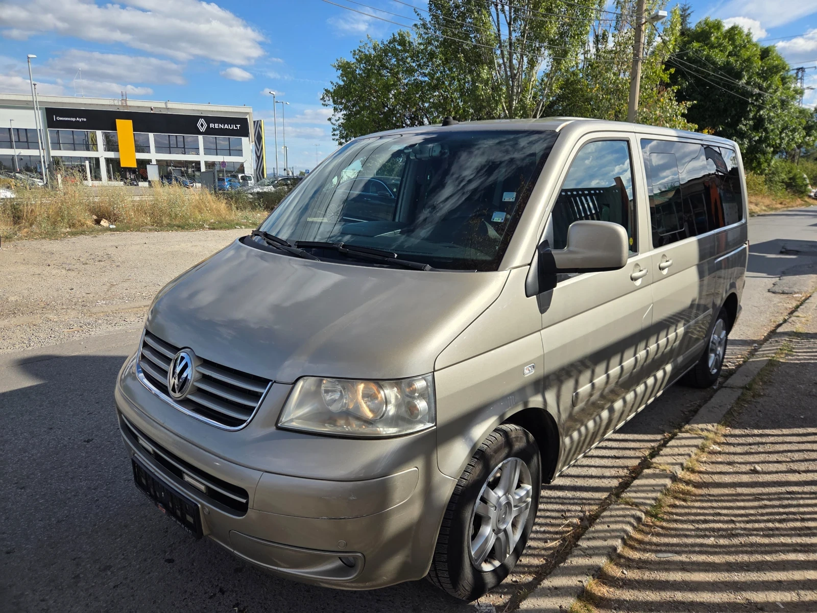 VW Multivan 2, 500TDI HIGHLINE EURO4, снимка 3 - Бусове и автобуси - 56221755