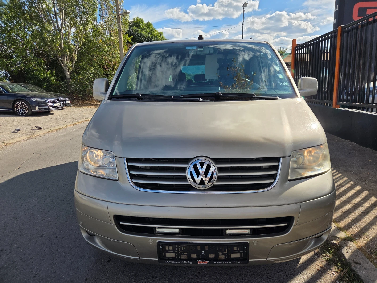 VW Multivan 2, 500TDI HIGHLINE EURO4, снимка 2 - Бусове и автобуси - 56221755