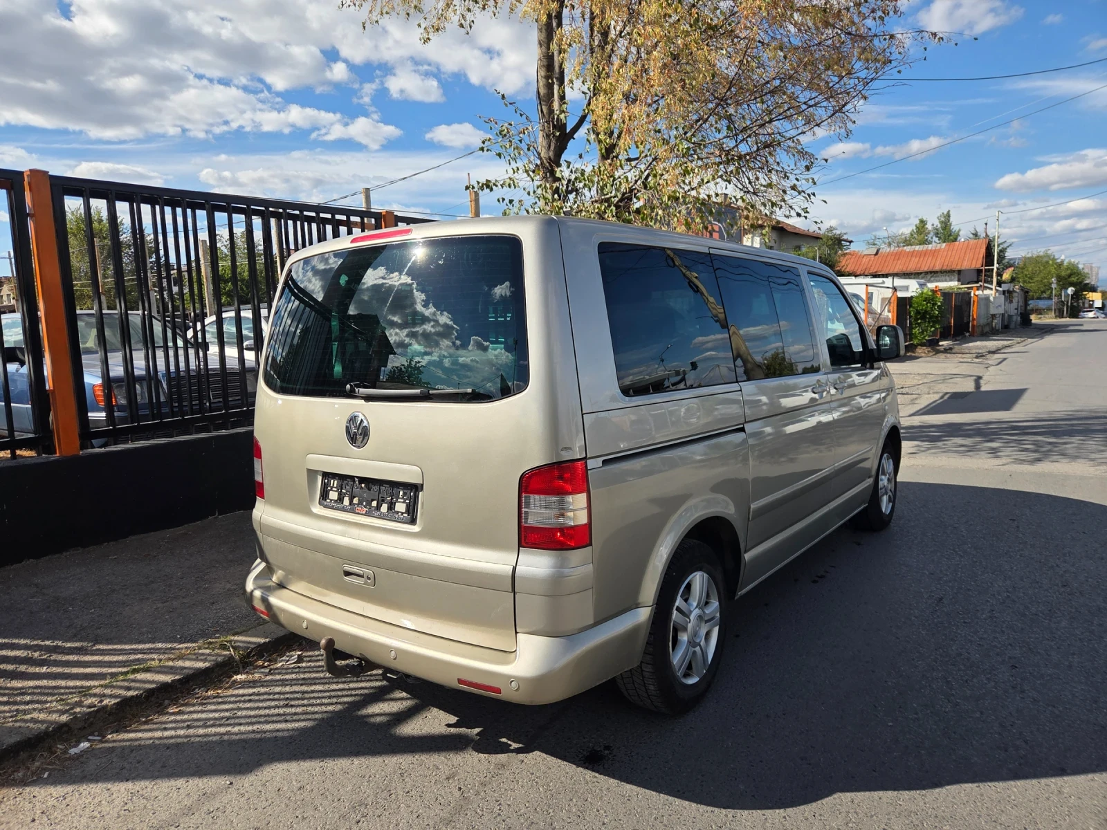 VW Multivan 2, 500TDI HIGHLINE EURO4, снимка 6 - Бусове и автобуси - 56221755