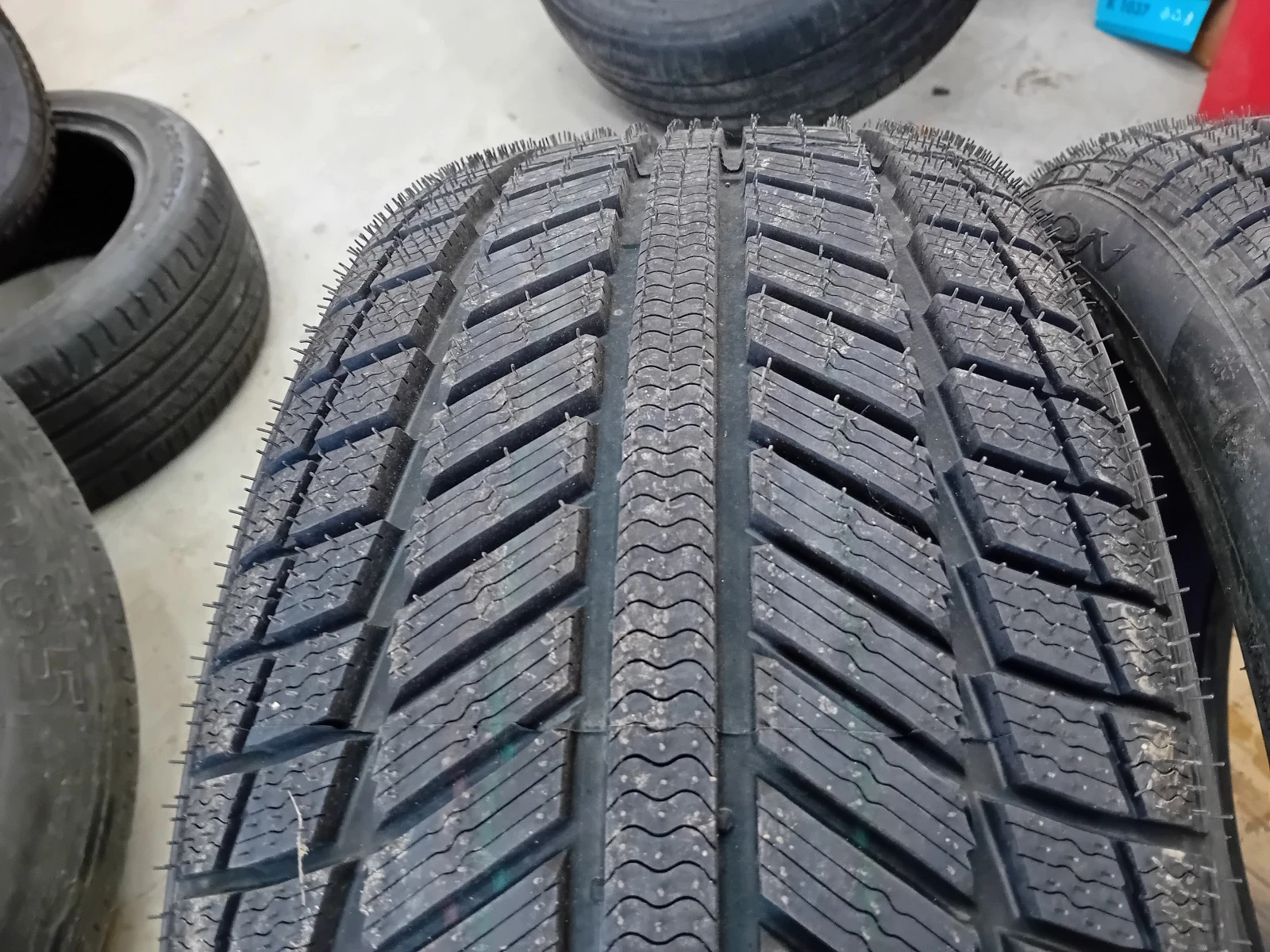  235/40R19 | Mobile.bg   2