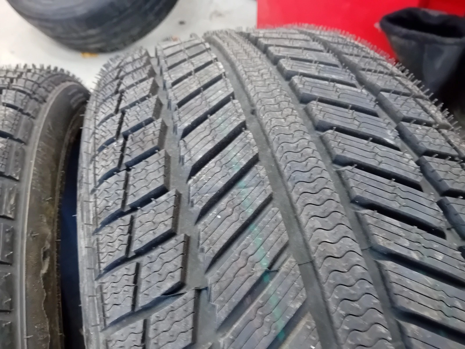  235/40R19 | Mobile.bg   3