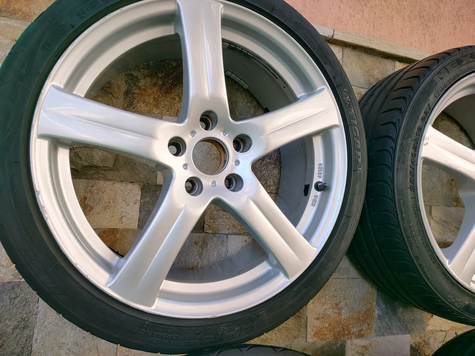 ���� � ������ 225/40R18 | Mobile.bg � ����������� 2